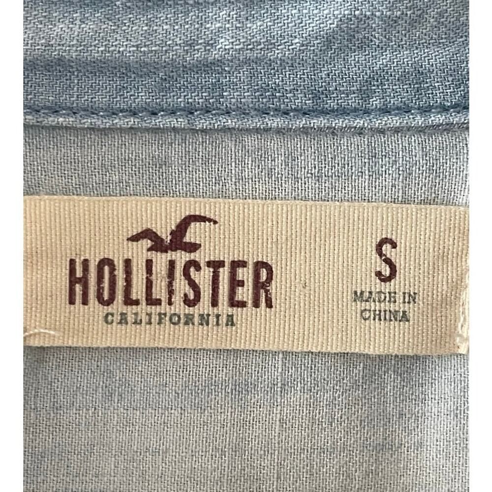 :‎ Hollister Light Wash Chambray Button-Up Shirt with White Lace Trim Size Small - Picture 8 of 9